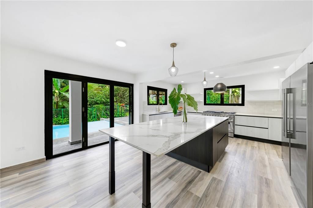 На продажу: $3,500,000 (5 спален, 5 ванн, 6185.24 Квадратных фут)