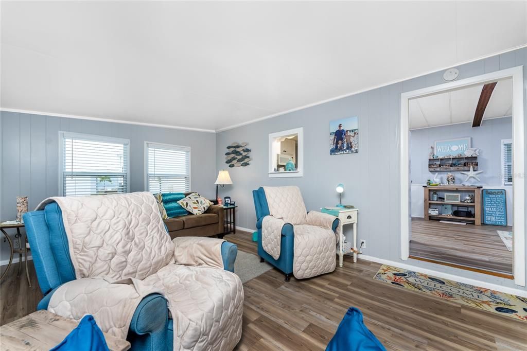 En Venta: $299,000 (2 camas, 2 baños, 1008 Pies cuadrados)