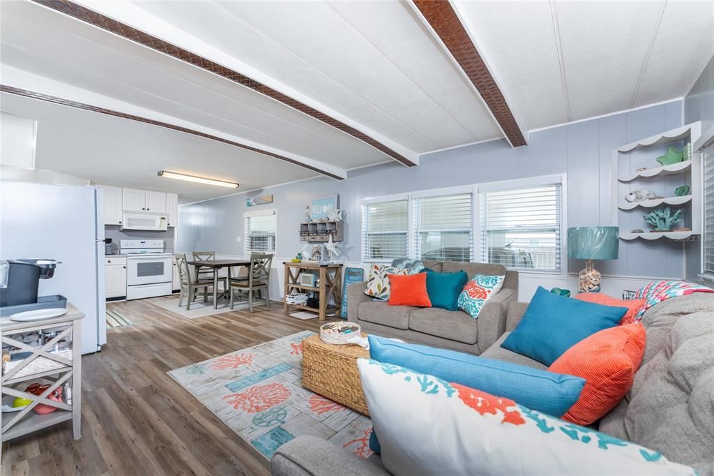 En Venta: $299,000 (2 camas, 2 baños, 1008 Pies cuadrados)