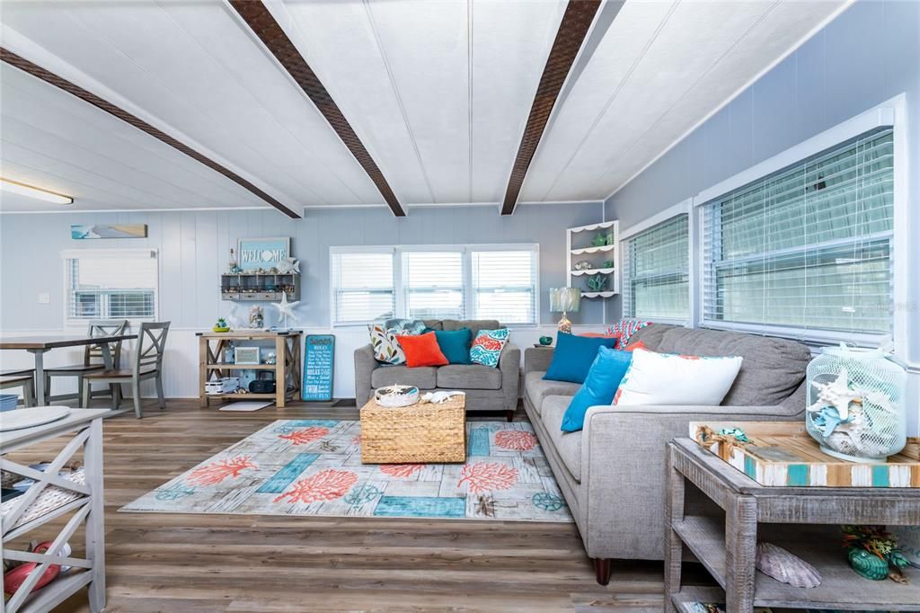 En Venta: $299,000 (2 camas, 2 baños, 1008 Pies cuadrados)