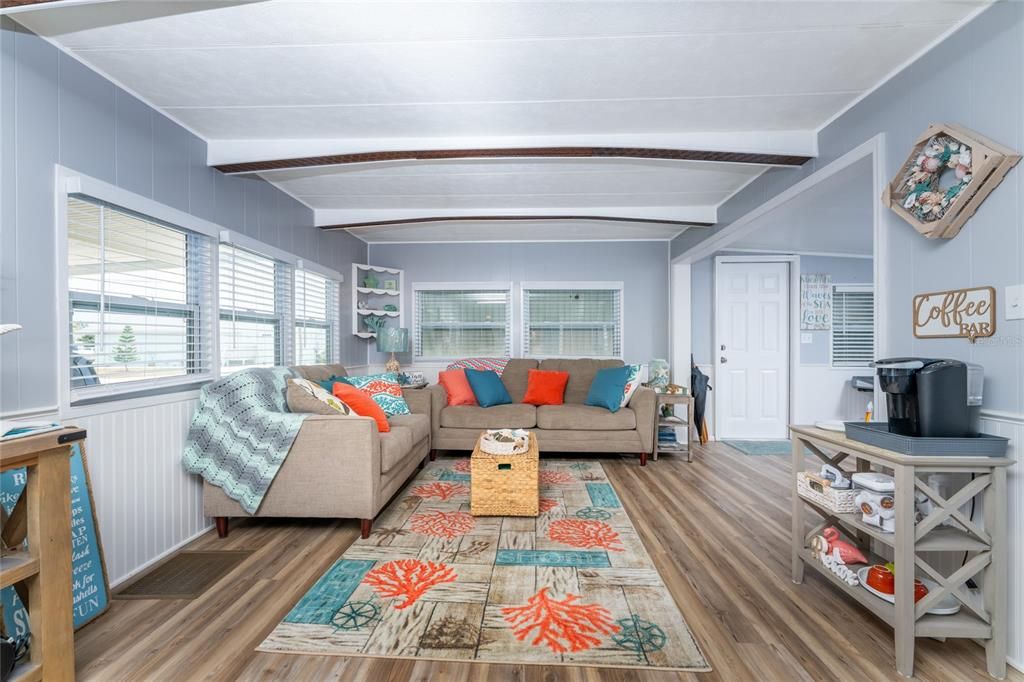 En Venta: $299,000 (2 camas, 2 baños, 1008 Pies cuadrados)