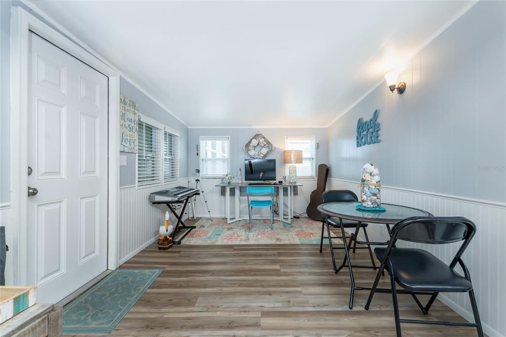 En Venta: $299,000 (2 camas, 2 baños, 1008 Pies cuadrados)