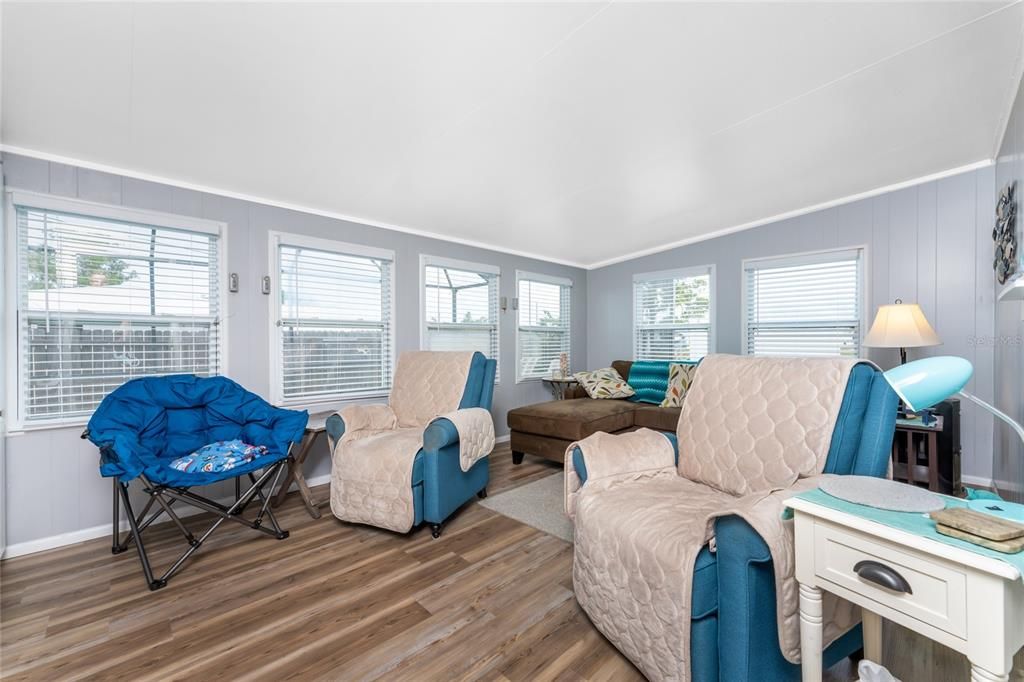 En Venta: $299,000 (2 camas, 2 baños, 1008 Pies cuadrados)