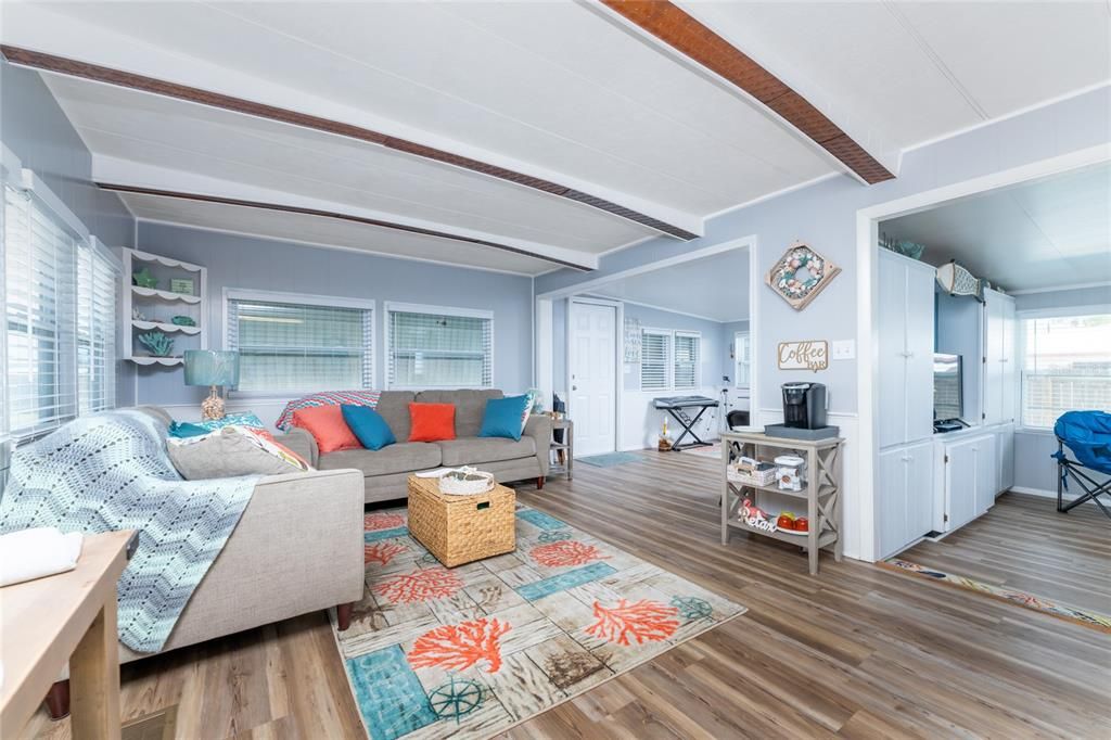 En Venta: $299,000 (2 camas, 2 baños, 1008 Pies cuadrados)