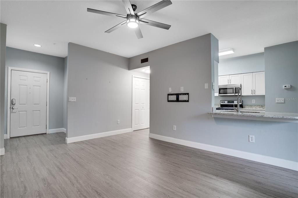 出租: $2,350 (2 贝兹, 2 浴室, 1170 平方英尺)