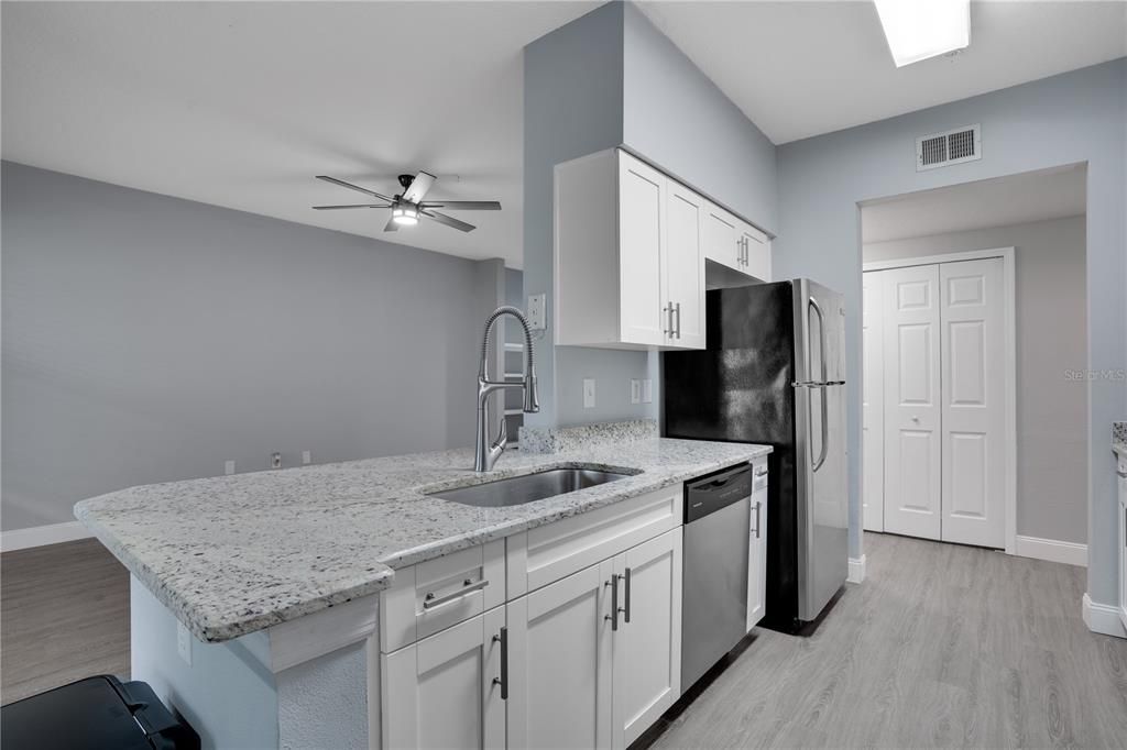 出租: $2,350 (2 贝兹, 2 浴室, 1170 平方英尺)