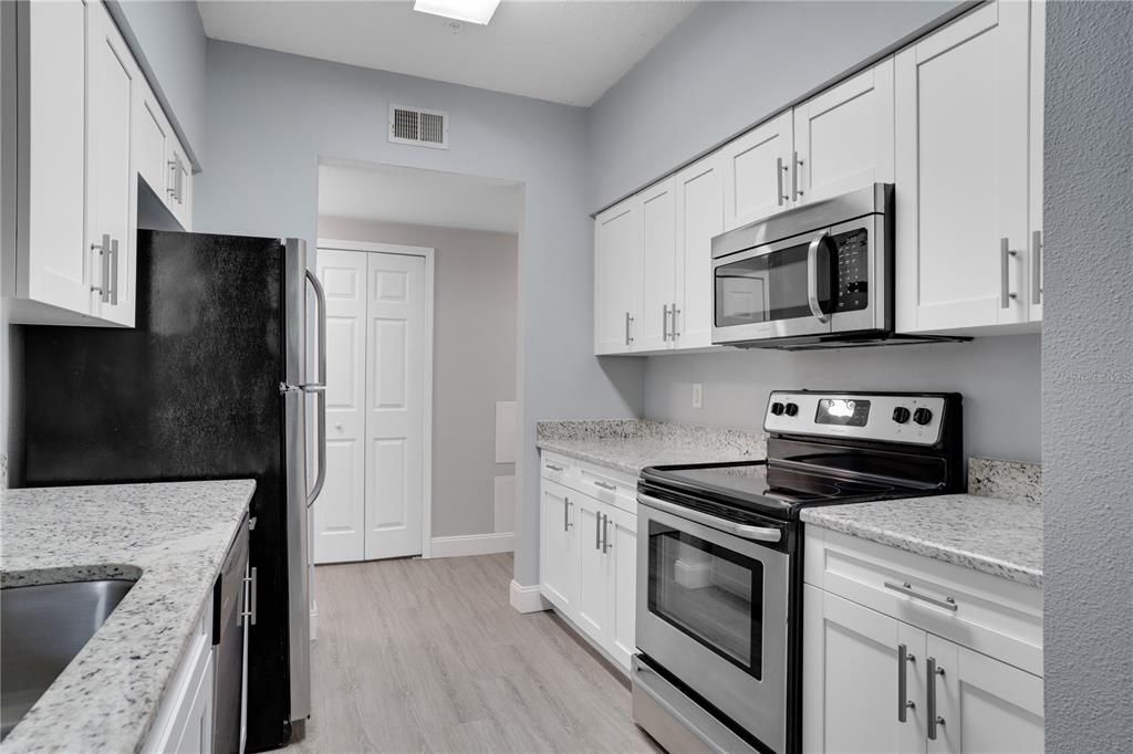 出租: $2,350 (2 贝兹, 2 浴室, 1170 平方英尺)