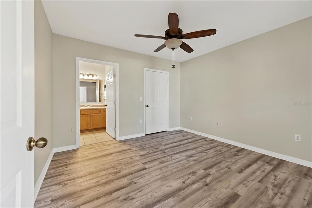 出租: $1,800 (2 贝兹, 2 浴室, 1058 平方英尺)