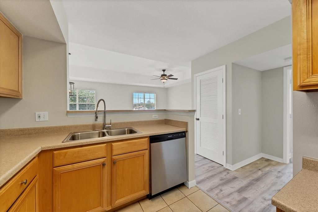 出租: $1,800 (2 贝兹, 2 浴室, 1058 平方英尺)