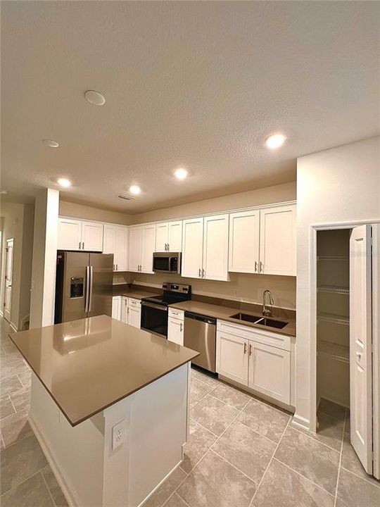 出租: $2,200 (3 贝兹, 2 浴室, 1797 平方英尺)