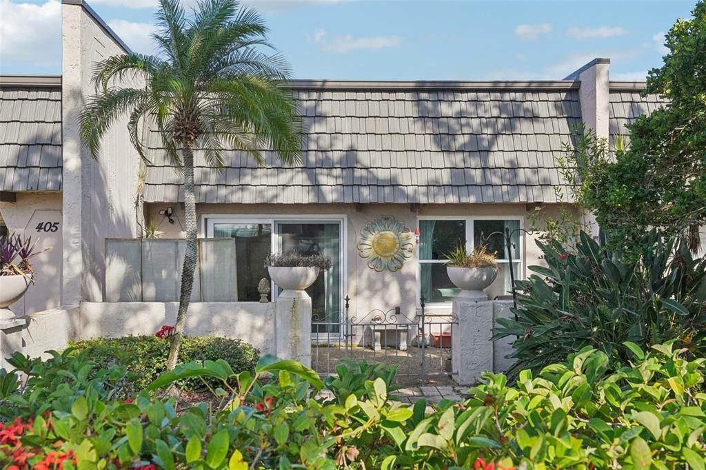 For Sale: $171,500 (1 beds, 1 baths, 784 Square Feet)