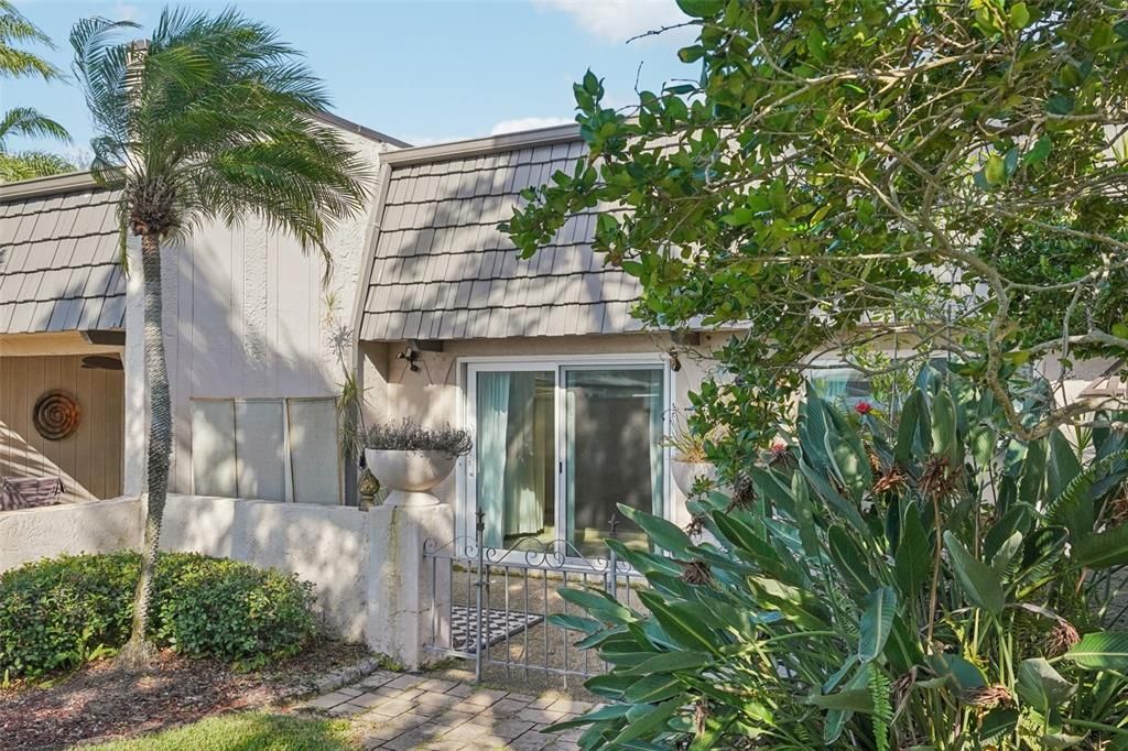 For Sale: $171,500 (1 beds, 1 baths, 784 Square Feet)