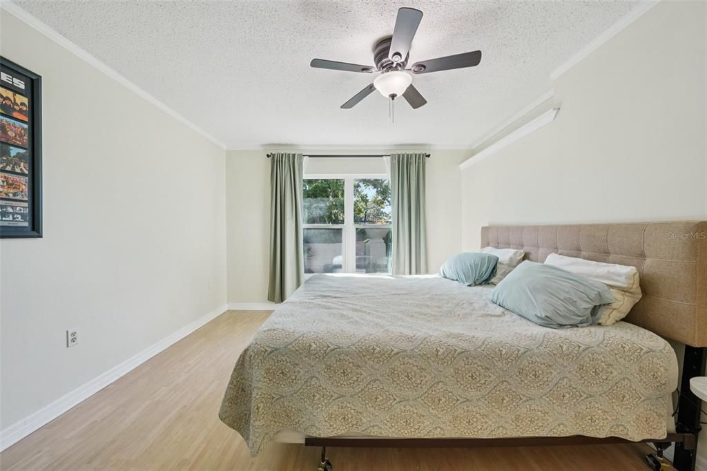 For Sale: $171,500 (1 beds, 1 baths, 784 Square Feet)