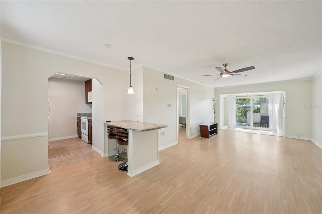 For Sale: $171,500 (1 beds, 1 baths, 784 Square Feet)