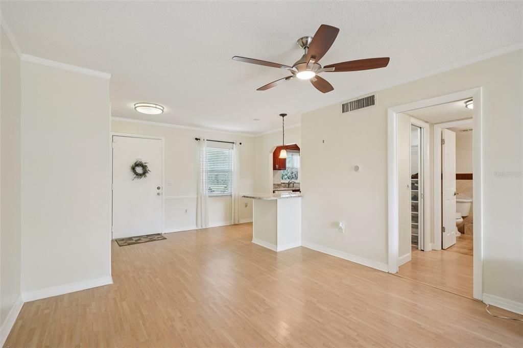 For Sale: $171,500 (1 beds, 1 baths, 784 Square Feet)