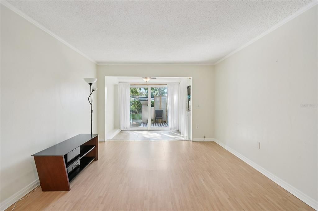 For Sale: $171,500 (1 beds, 1 baths, 784 Square Feet)