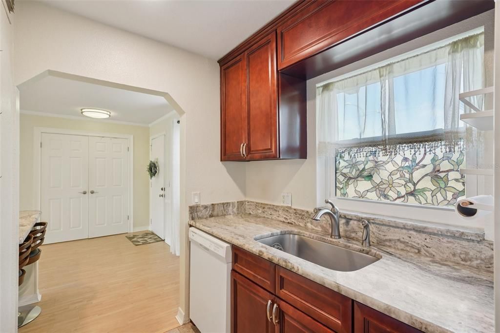 For Sale: $171,500 (1 beds, 1 baths, 784 Square Feet)