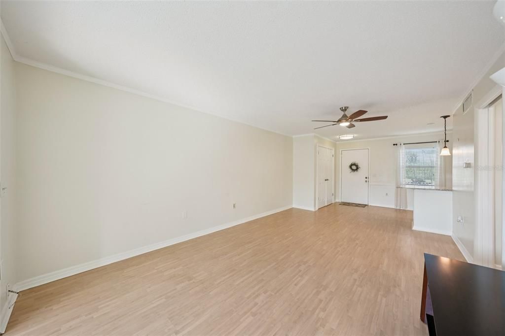 For Sale: $171,500 (1 beds, 1 baths, 784 Square Feet)