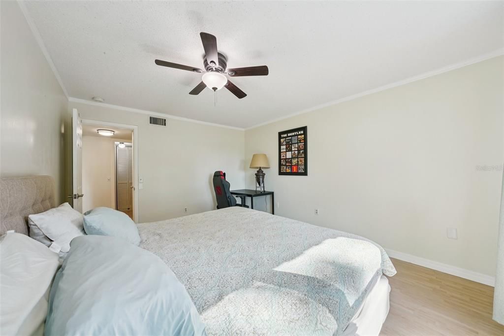 For Sale: $171,500 (1 beds, 1 baths, 784 Square Feet)