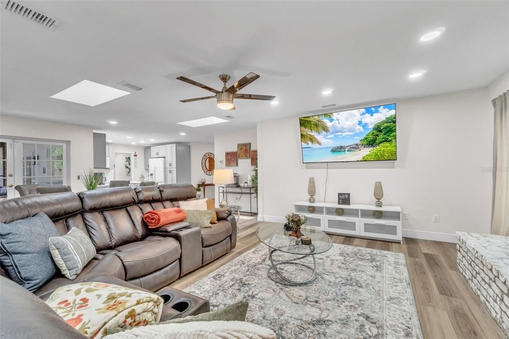 For Sale: $485,000 (4 beds, 2 baths, 1966 Square Feet)