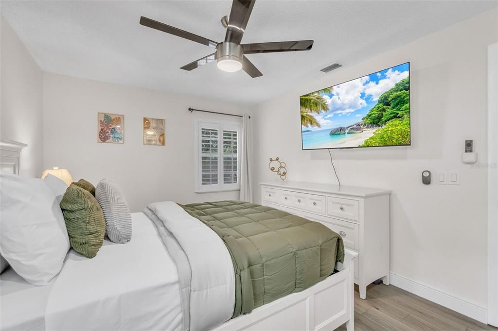 For Sale: $485,000 (4 beds, 2 baths, 1966 Square Feet)