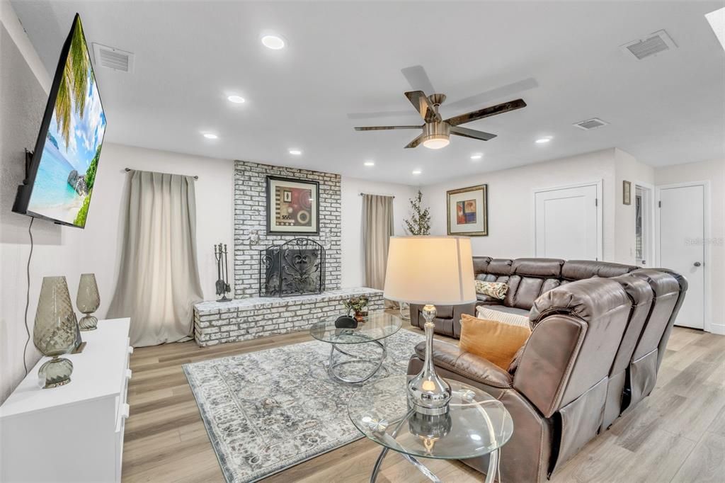 For Sale: $485,000 (4 beds, 2 baths, 1966 Square Feet)