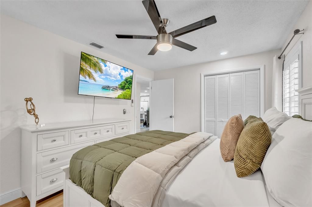 For Sale: $485,000 (4 beds, 2 baths, 1966 Square Feet)