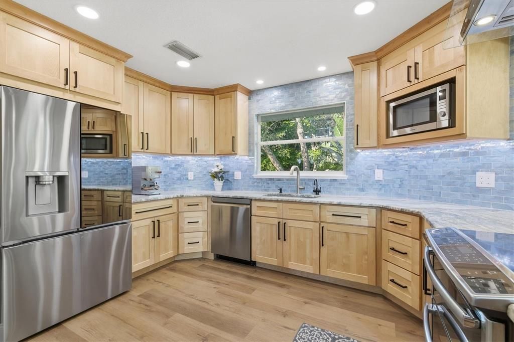 На продажу: $799,000 (3 спален, 2 ванн, 1778 Квадратных фут)