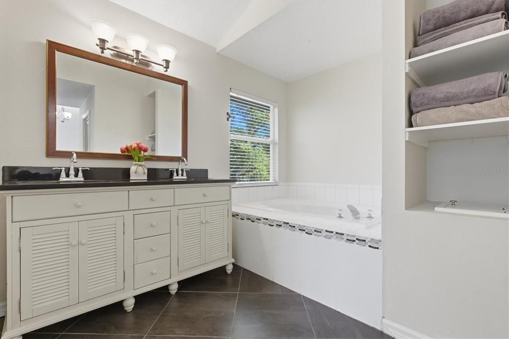 На продажу: $799,000 (3 спален, 2 ванн, 1778 Квадратных фут)