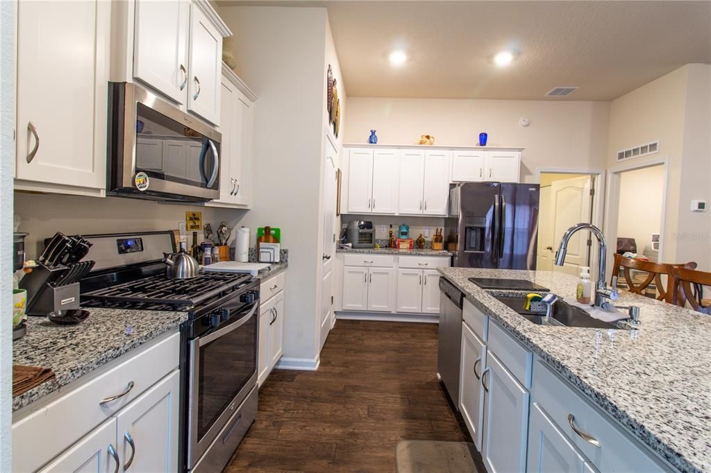 For Rent: $2,500 (4 beds, 2 baths, 1783 Square Feet)