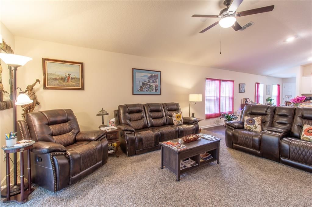 For Rent: $2,500 (4 beds, 2 baths, 1783 Square Feet)