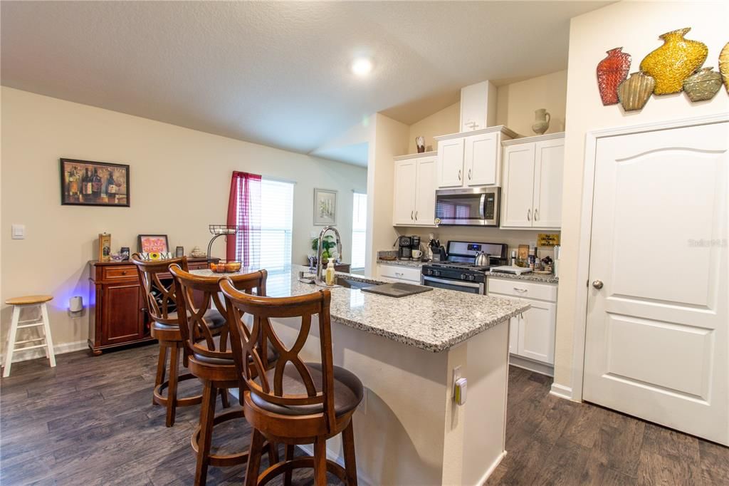 For Rent: $2,500 (4 beds, 2 baths, 1783 Square Feet)