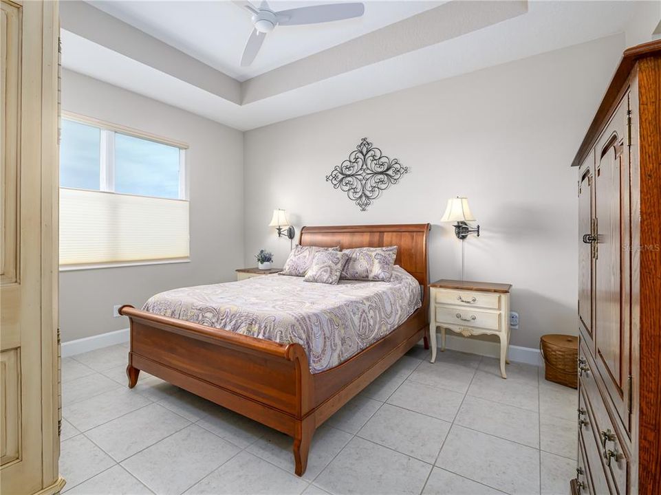 For Sale: $358,000 (2 beds, 2 baths, 1489 Square Feet)