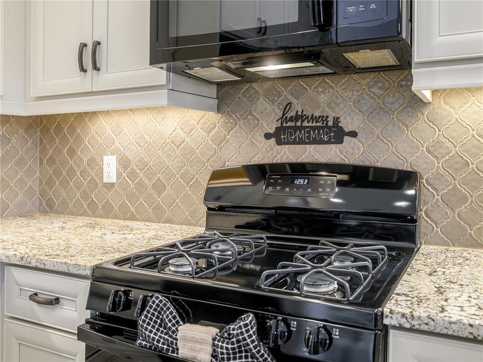 For Sale: $358,000 (2 beds, 2 baths, 1489 Square Feet)