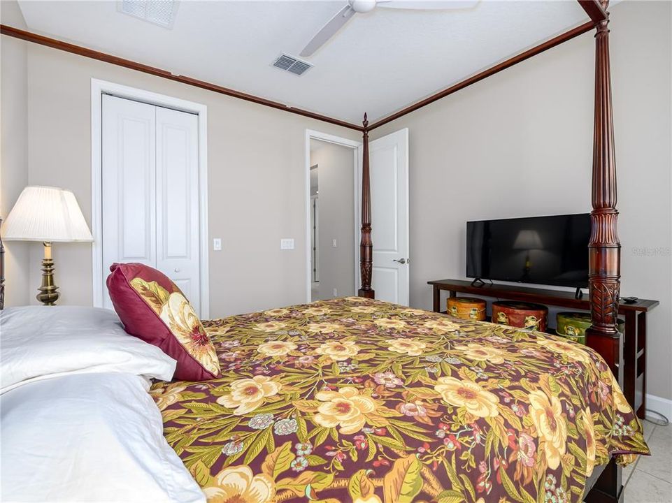 For Sale: $358,000 (2 beds, 2 baths, 1489 Square Feet)