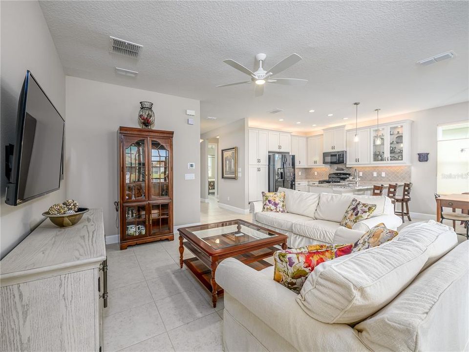 На продажу: $358,000 (2 спален, 2 ванн, 1489 Квадратных фут)