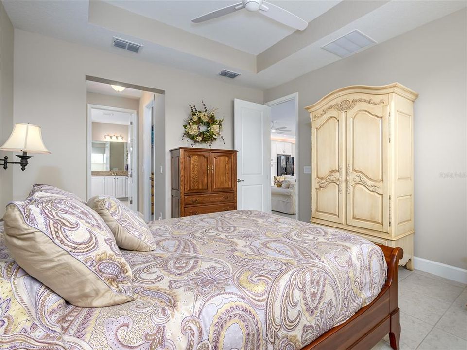 For Sale: $358,000 (2 beds, 2 baths, 1489 Square Feet)