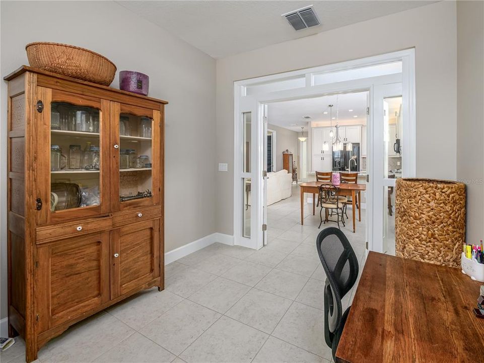 For Sale: $358,000 (2 beds, 2 baths, 1489 Square Feet)