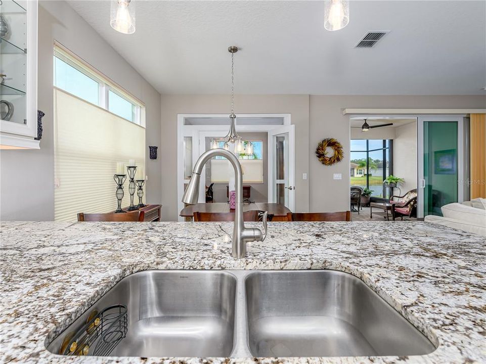 For Sale: $358,000 (2 beds, 2 baths, 1489 Square Feet)