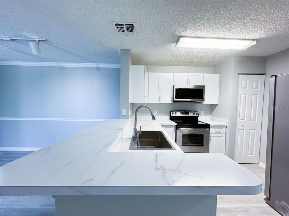 For Rent: $1,750 (2 beds, 2 baths, 975 Square Feet)