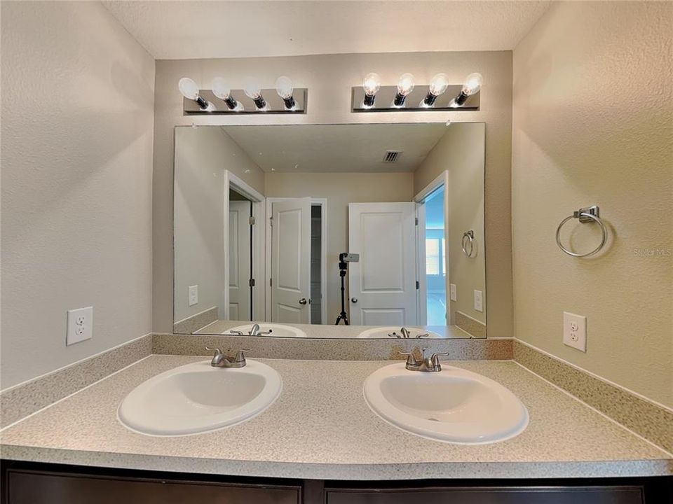 В аренду: $2,719 (4 спален, 3 ванн, 3213 Квадратных фут)