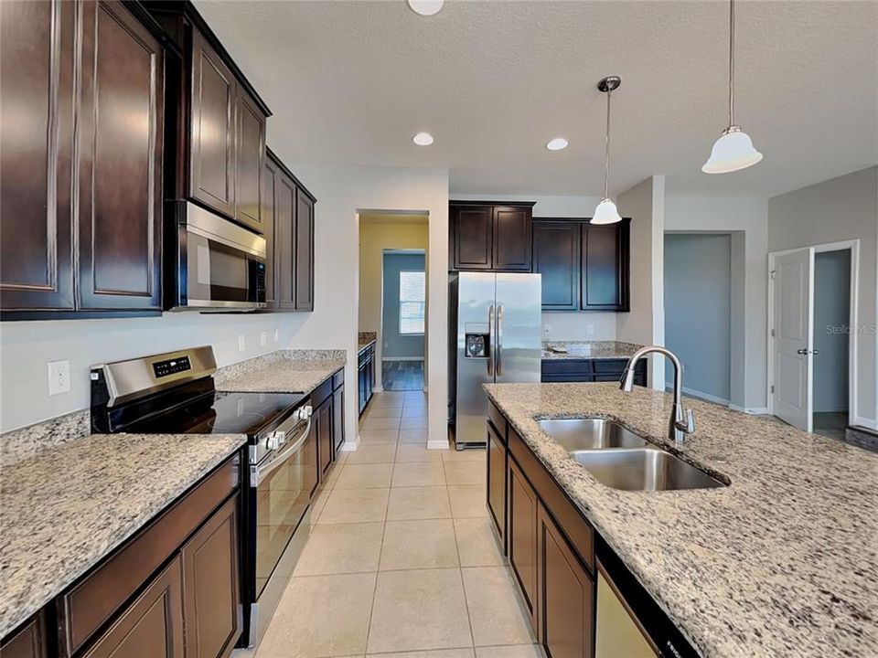 В аренду: $2,719 (4 спален, 3 ванн, 3213 Квадратных фут)