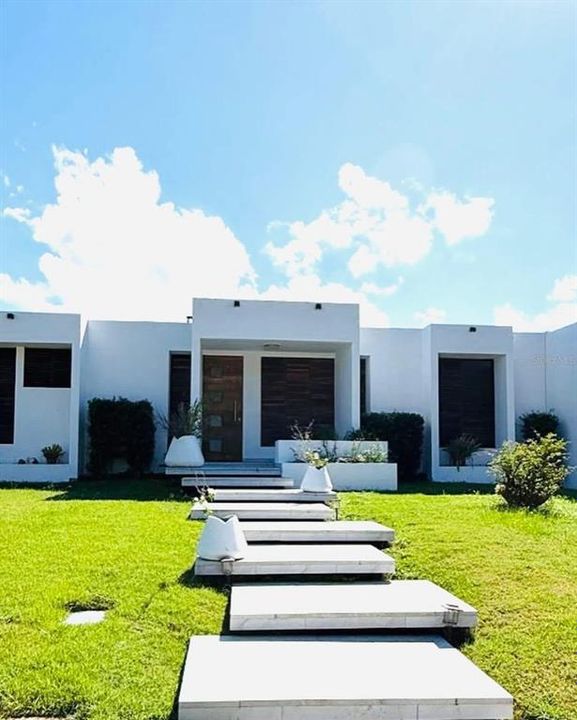 Vendido Recientemente: $519,000 (4 camas, 4 baños, 3761 Pies cuadrados)