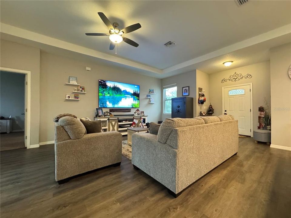 En Venta: $335,900 (3 camas, 2 baños, 1621 Pies cuadrados)