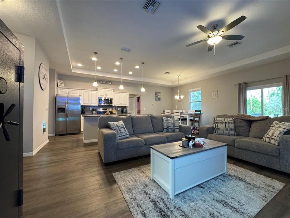 En Venta: $335,900 (3 camas, 2 baños, 1621 Pies cuadrados)