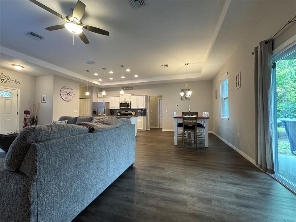 En Venta: $335,900 (3 camas, 2 baños, 1621 Pies cuadrados)