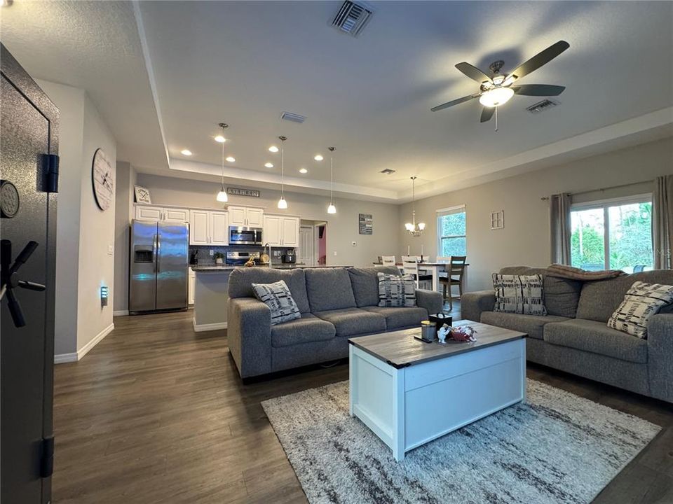 En Venta: $335,900 (3 camas, 2 baños, 1621 Pies cuadrados)