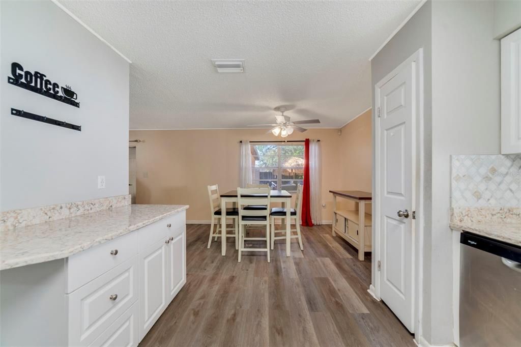 For Sale: $275,000 (2 beds, 2 baths, 1134 Square Feet)