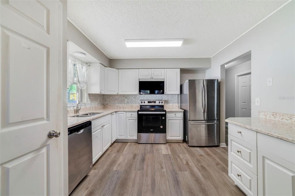 For Sale: $275,000 (2 beds, 2 baths, 1134 Square Feet)