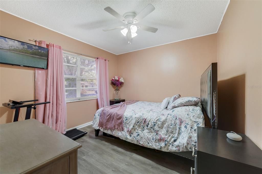 For Sale: $275,000 (2 beds, 2 baths, 1134 Square Feet)